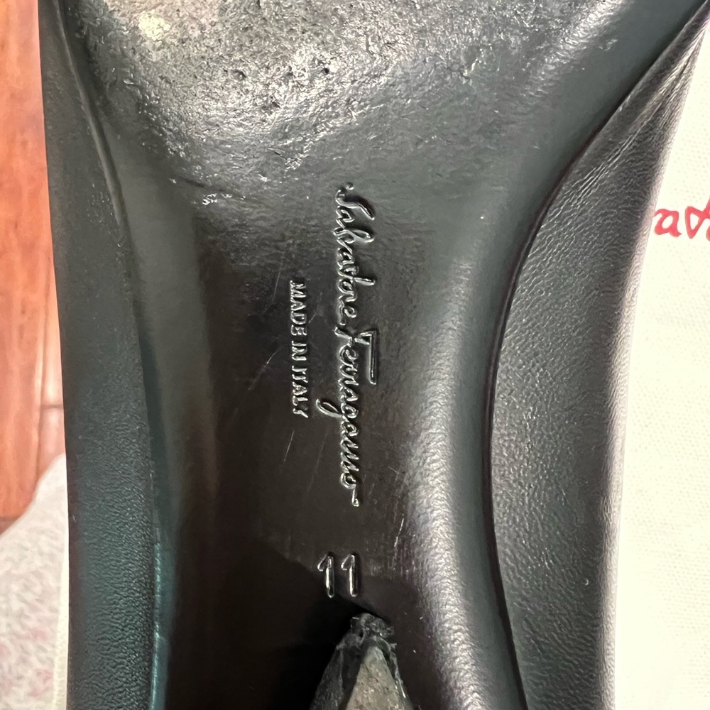 Salvatore Ferragamo VIVA pump. Black Nappa Calf leather - Picture 5 of 8